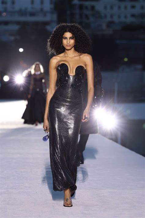 imaan hammam in vintage atelier versace|Imaan Hammam x VERSACE .